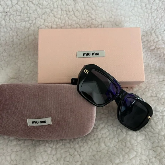 Miu Miu Black Oversized Sunglasses - Picture 5 of 5